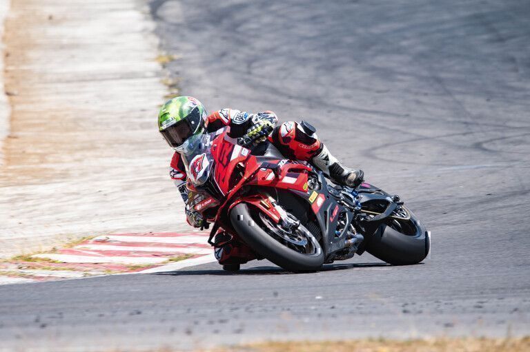 Pilotos de BMW Motorrad y Kawasaki conquistaron el primer lugar en el Campeonato AMA Superbike de este domingo